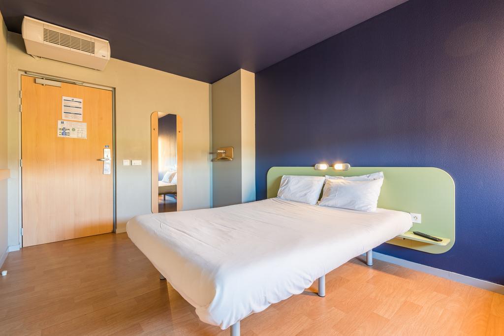 Ibis Budget Amberieu En Bugey/Chateau Gaillard A42 Экстерьер фото