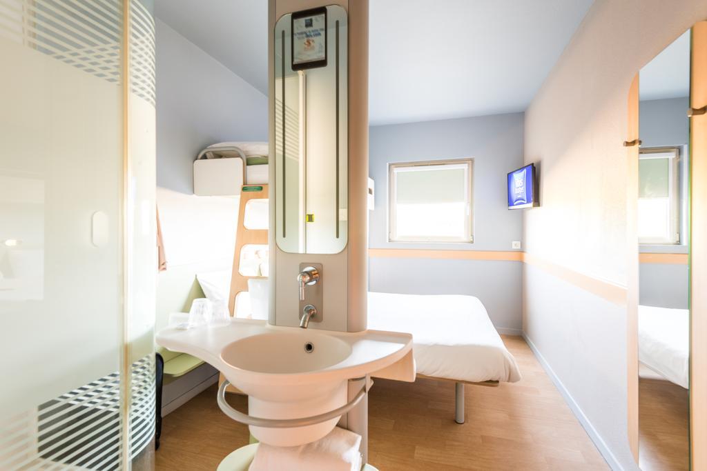 Ibis Budget Amberieu En Bugey/Chateau Gaillard A42 Экстерьер фото